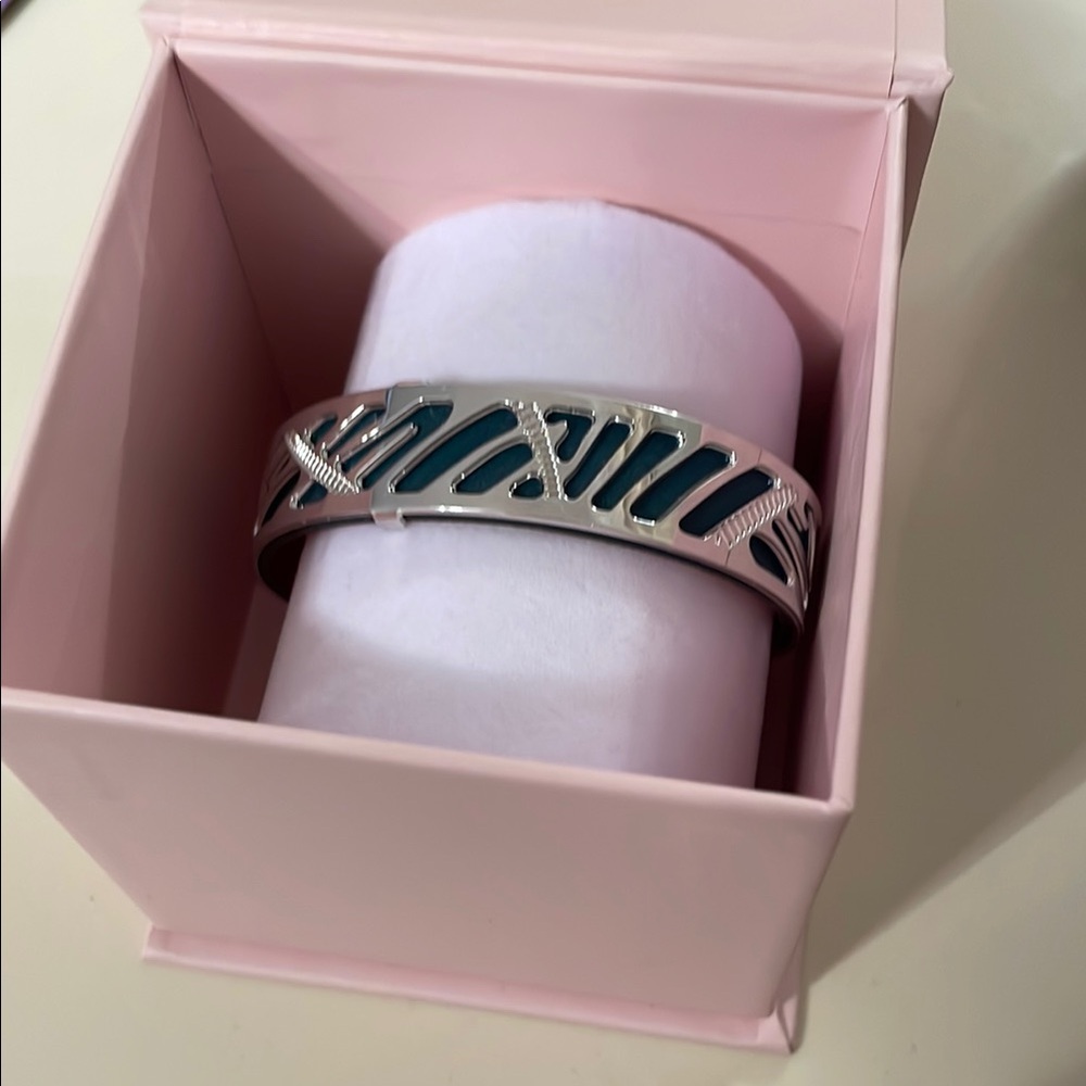 Les Georgettes by Altresse silver customizable jewelry in leather bracelet